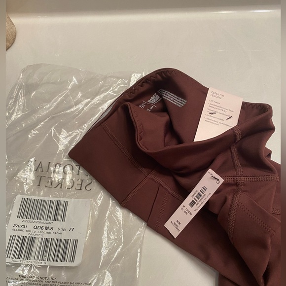 Victoria secret legging ganache size m and duffel bag - Picture 2 of 7